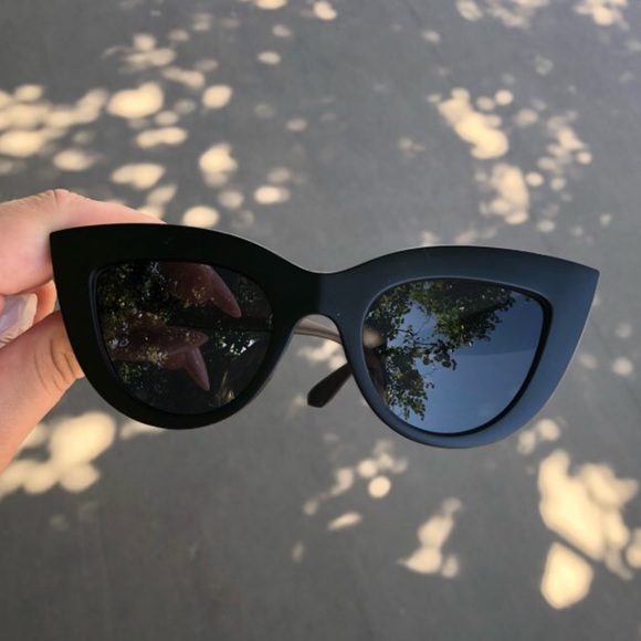 Matte black cat eye sunglasses - Picture 2 of 5